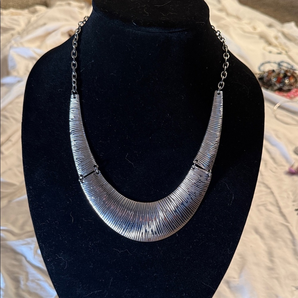 Silver Ribbed Statement Collar Necklace - Women Jewelry
